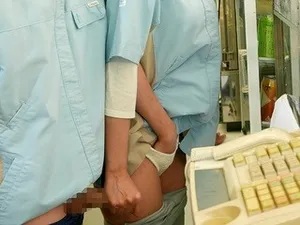 Chồng địt nhau, bà xã đi "ăn vụng" với cậu sinh viên làm thêm